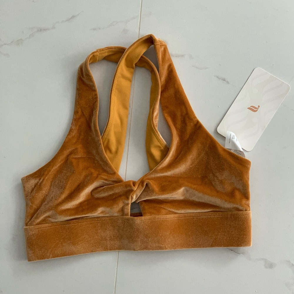 FABLETICS OASIS TWIST FRONT VELOUR SPORTS BRA